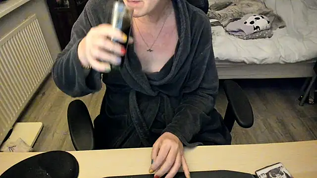 Snapshot of minoesje37 chatting on 01-11-25, 09:04 minoesje37 online show from 01-11-25, 09:04