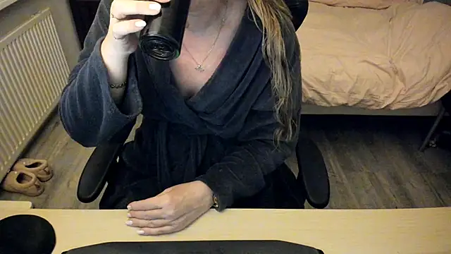 Snapshot of minoesje37 chatting on 02-04-25, 08:38 minoesje37 online show from 02-04-25, 08:38