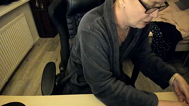 Snapshot of minoesje37 chatting on 02-11-25, 08:42 minoesje37 online show from 02-11-25, 08:42