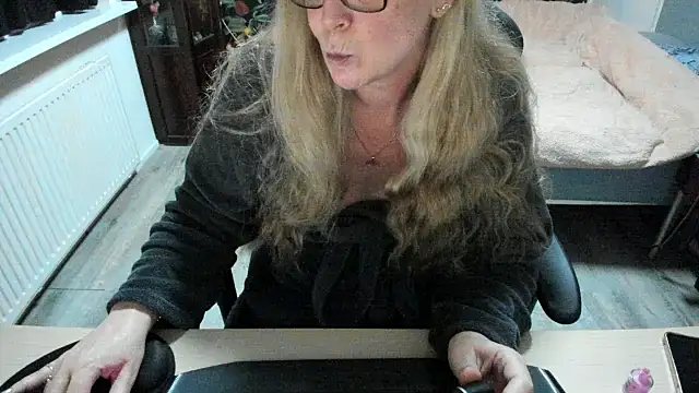 Snapshot of minoesje37 chatting on 02-18-25, 08:25 minoesje37 online show from 02-18-25, 08:25