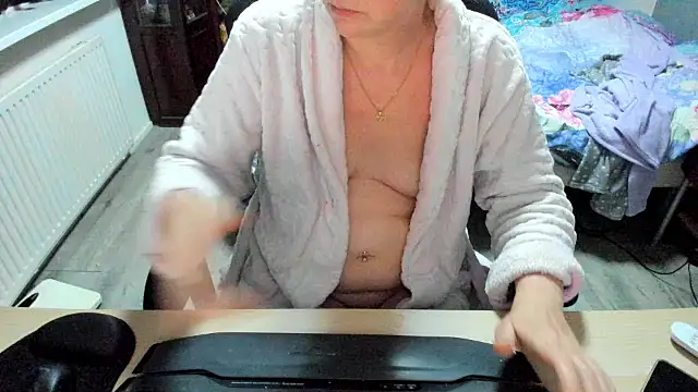 Snapshot of minoesje37 chatting on 03-06-25, 08:37 minoesje37 online show from 03-06-25, 08:37