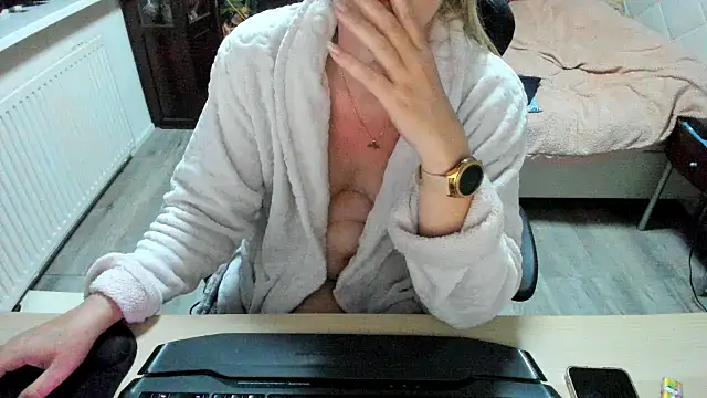 Snapshot of minoesje37 chatting on 03-08-25, 08:14 minoesje37 online show from 03-08-25, 08:14