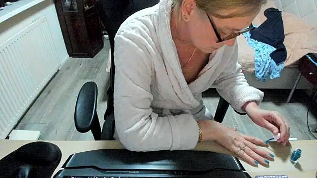 Snapshot of minoesje37 chatting on 03-09-25, 08:10 minoesje37 online show from 03-09-25, 08:10