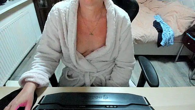 Snapshot of minoesje37 chatting on 03-11-25, 08:31 minoesje37 online show from 03-11-25, 08:31