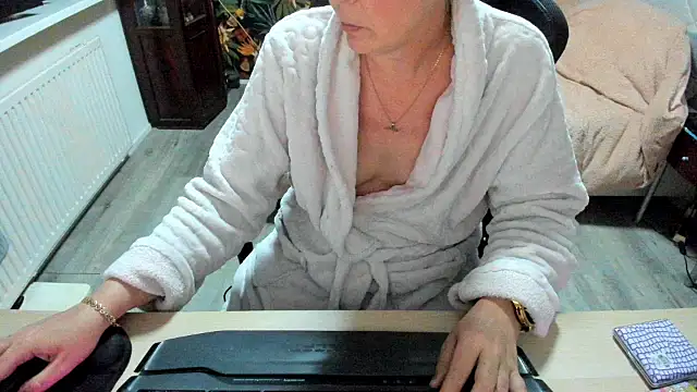 Snapshot of minoesje37 chatting on 03-13-25, 08:43 minoesje37 online show from 03-13-25, 08:43