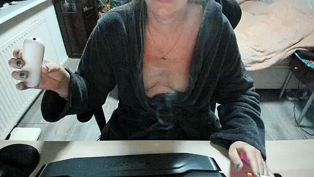 Snapshot of minoesje37 chatting on 03-17-25, 08:30 minoesje37 online show from 03-17-25, 08:30