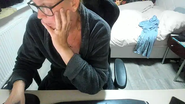 Snapshot of minoesje37 chatting on 09-14-25, 07:02 minoesje37 online show from 09-14-25, 07:02