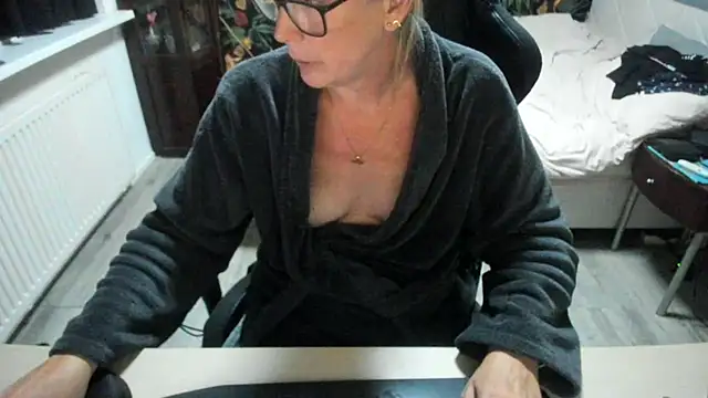 Snapshot of minoesje37 chatting on 09-22-25, 07:38 minoesje37 online show from 09-22-25, 07:38