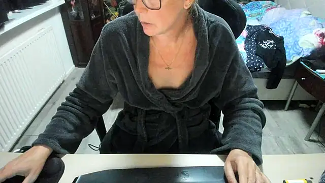 Snapshot of minoesje37 chatting on 09-29-25, 07:19 minoesje37 online show from 09-29-25, 07:19