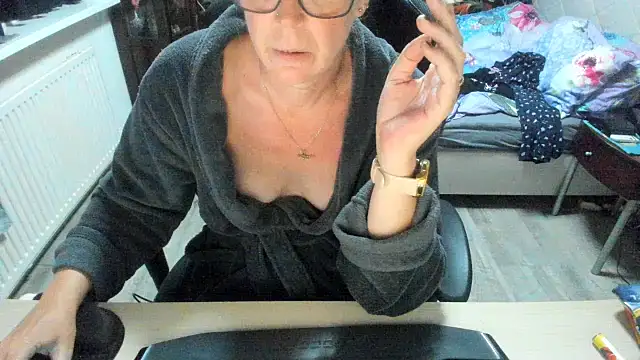 Snapshot of minoesje37 chatting on 09-30-25, 07:30 minoesje37 online show from 09-30-25, 07:30