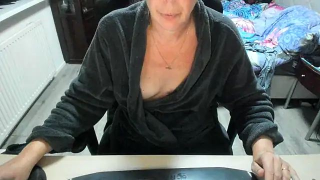 Snapshot of minoesje37 chatting on 10-04-25, 08:29 minoesje37 online show from 10-04-25, 08:29