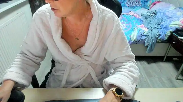 Snapshot of minoesje37 chatting on 10-07-25, 07:33 minoesje37 online show from 10-07-25, 07:33