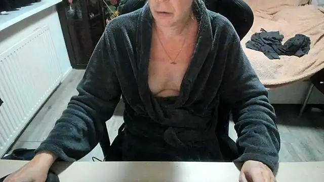 Snapshot of minoesje37 chatting on 10-23-25, 07:34 minoesje37 online show from 10-23-25, 07:34