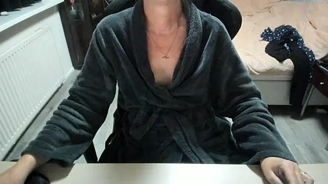 Snapshot of minoesje37 chatting on 10-29-25, 08:32 minoesje37 online show from 10-29-25, 08:32