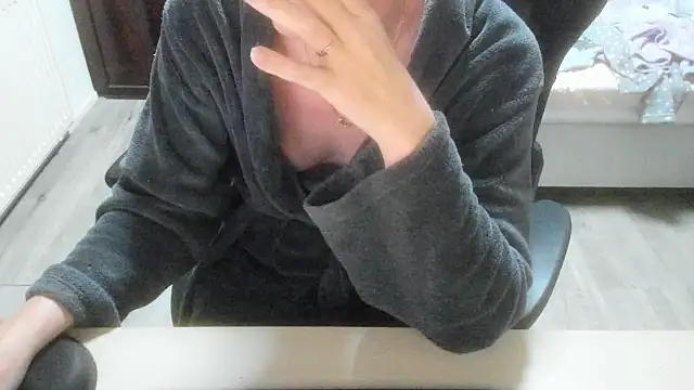 Snapshot of minoesje37 chatting on 01-05-26, 08:45 minoesje37 online show from 01-05-26, 08:45