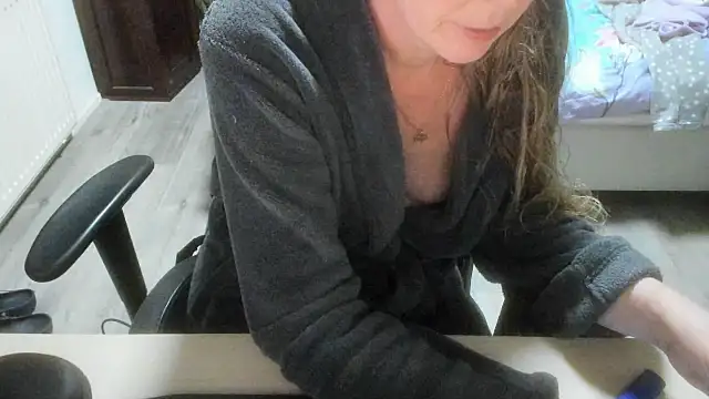 Snapshot of minoesje37 chatting on 01-08-26, 08:44 minoesje37 online show from 01-08-26, 08:44