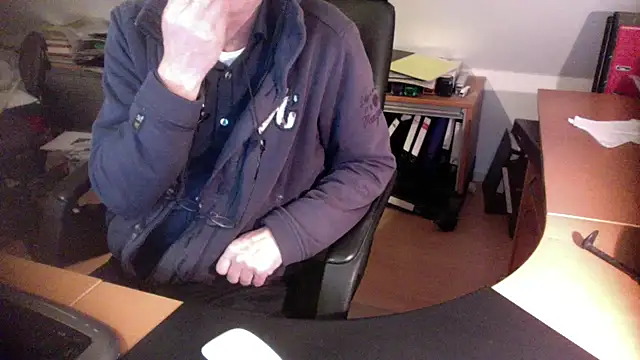 Snapshot of outlaw200 chatting on 12-03-24, 06:28 outlaw200 online show from 12-03-24, 06:28