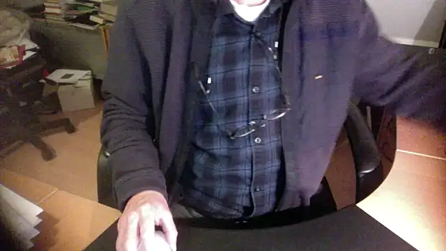 Snapshot of outlaw200 chatting on 12-22-24, 03:55 outlaw200 online show from 12-22-24, 03:55