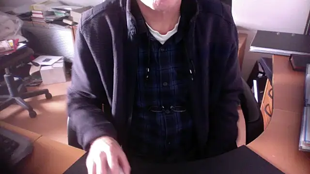 Snapshot of outlaw200 chatting on 12-23-24, 10:53 outlaw200 online show from 12-23-24, 10:53