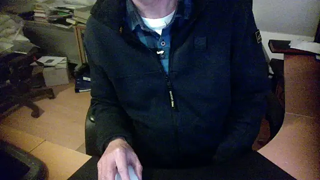 Snapshot of outlaw200 chatting on 12-27-24, 06:53 outlaw200 online show from 12-27-24, 06:53