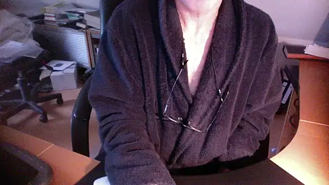 Snapshot of outlaw200 chatting on 12-29-24, 12:55 outlaw200 online show from 12-29-24, 12:55