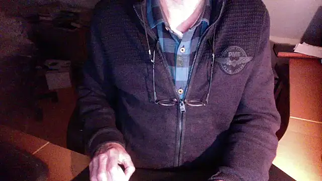 Snapshot of outlaw200 chatting on 12-29-24, 03:57 outlaw200 online show from 12-29-24, 03:57