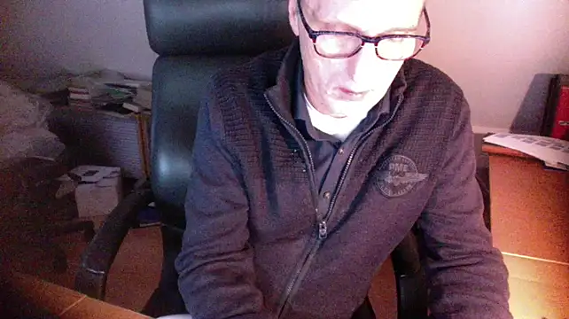 Snapshot of outlaw200 chatting on 01-01-25, 02:42 outlaw200 online show from 01-01-25, 02:42