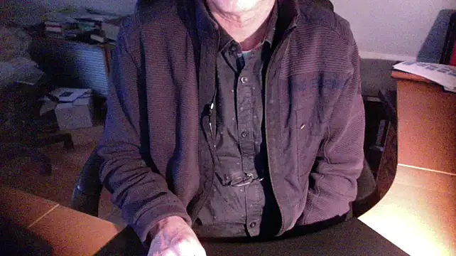 Snapshot of outlaw200 chatting on 01-04-25, 03:07 outlaw200 online show from 01-04-25, 03:07