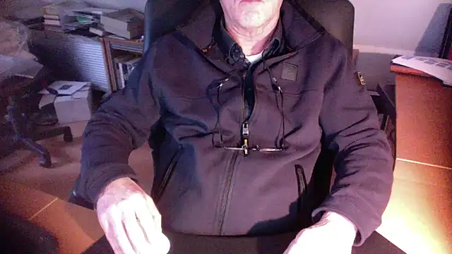 Snapshot of outlaw200 chatting on 01-06-25, 02:58 outlaw200 online show from 01-06-25, 02:58