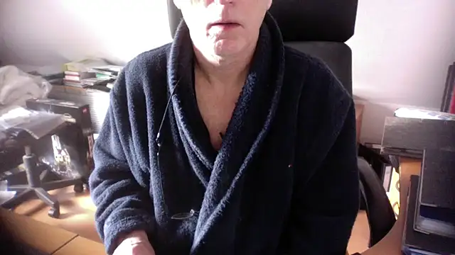 Snapshot of outlaw200 chatting on 01-12-25, 10:56 outlaw200 online show from 01-12-25, 10:56