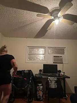 Snapshot of Sad1st1kSadie chatting on 02-05-25, 05:41 Sad1st1kSadie online show from 02-05-25, 05:41