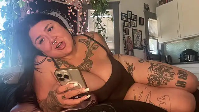 Snapshot of Sad1st1kSadie chatting on 01-13-26, 08:36 Sad1st1kSadie online show from 01-13-26, 08:36