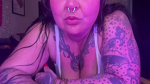 Snapshot of Sad1st1kSadie chatting on 02-18-26, 02:40 Sad1st1kSadie online show from 02-18-26, 02:40