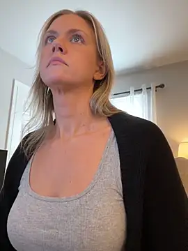 Snapshot of Kay_Cakes chatting on 11-11-25, 05:35 Kay Cakes online show from 11-11-25, 05:35