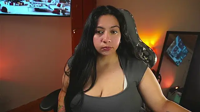 coraline latin online show from 11-21-25, 03:54