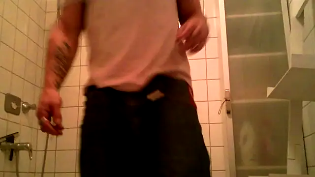 AthleticWomenizer2 online show from 11-16-25, 10:59