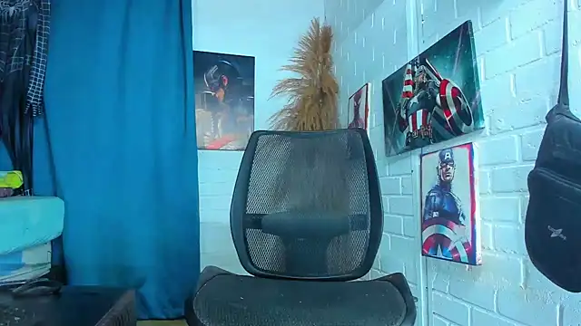 Snapshot of Zack_Grey chatting on 02-04-25, 03:47 Zack Grey online show from 02-04-25, 03:47