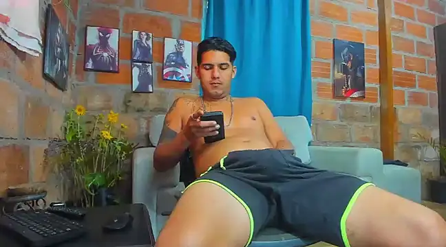 Snapshot of Zack_Grey chatting on 03-10-25, 12:37 Zack Grey online show from 03-10-25, 12:37