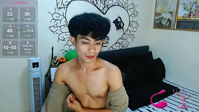 Snapshot of WildestTwink chatting on 11-17-25, 10:48 WildestTwink online show from 11-17-25, 10:48