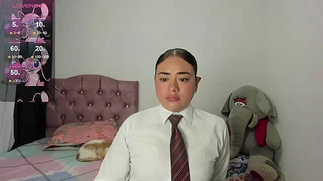 Snapshot of ReyleDoll chatting on 04-23-26, 11:07 ReyleDoll online show from 04-23-26, 11:07