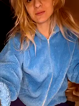 YogisticJuli666 online show from 01-06-25, 06:03