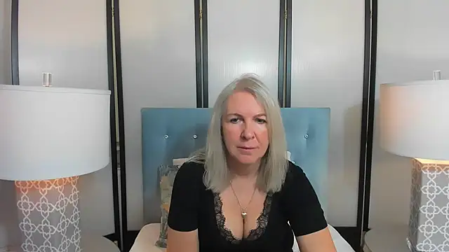 EricaTop online show from 10-19-25, 05:08