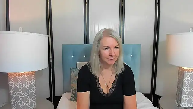 Snapshot of EricaTop chatting on 11-01-25, 06:04 EricaTop online show from 11-01-25, 06:04