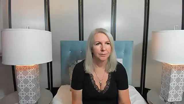 Snapshot of EricaTop chatting on 11-05-25, 05:02 EricaTop online show from 11-05-25, 05:02