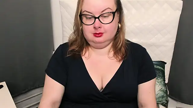 Snapshot of dirtyBonnie chatting on 01-25-25, 04:56 dirtyBonnie online show from 01-25-25, 04:56