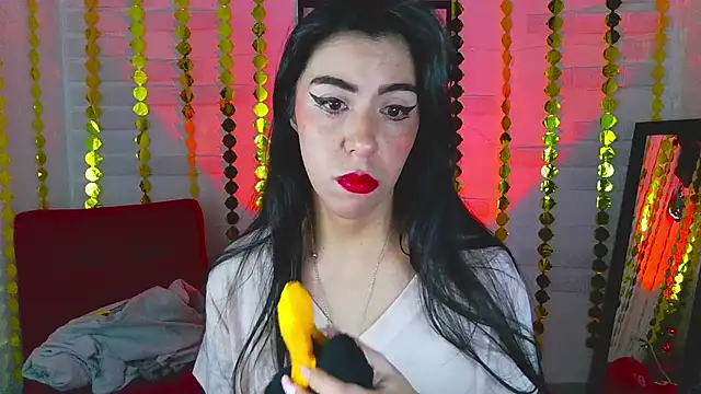 Snapshot of sky_girl1 chatting on 03-04-25, 03:33 sky girl1 online show from 03-04-25, 03:33