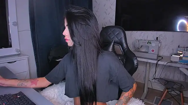 Snapshot of Lisegg_ chatting on 02-05-25, 04:58 Lisegg online show from 02-05-25, 04:58