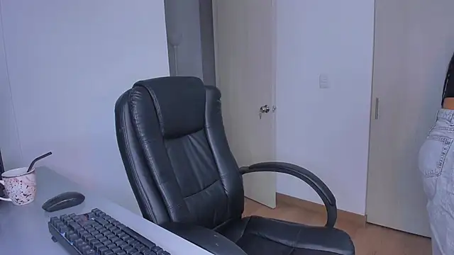 Snapshot of Lisegg_ chatting on 02-19-25, 11:28 Lisegg online show from 02-19-25, 11:28