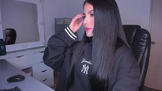 Snapshot of Lisegg_ chatting on 03-18-25, 02:37 Lisegg online show from 03-18-25, 02:37