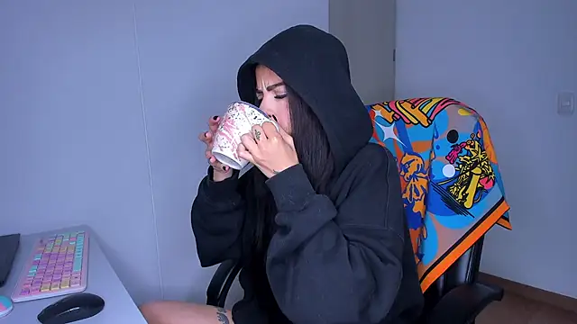 Lisegg  online show from 04-18-26, 10:19